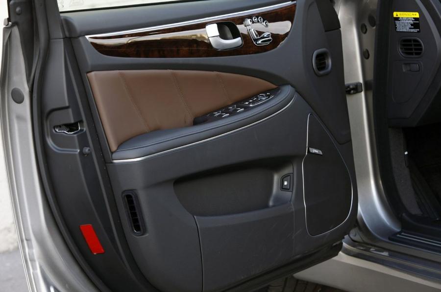  Hyundai Equus 2012 года  (фото 10 из 41)